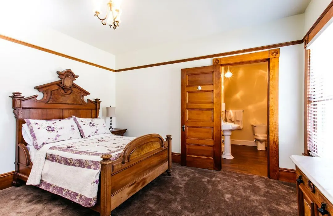 Reynolds House Inn-1