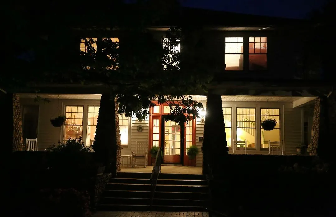 Aunt Adeline'S Bed And Breakfast-1
