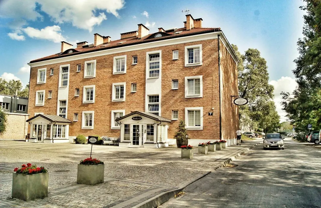 American House Hennela-1