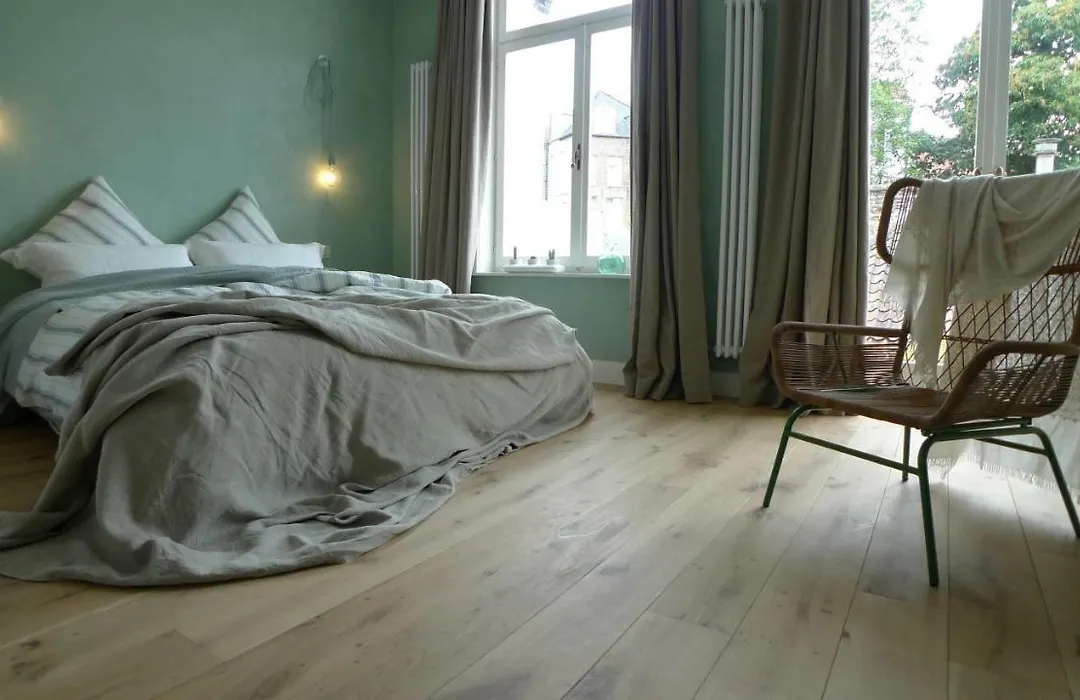 The Doghouse B&B-1