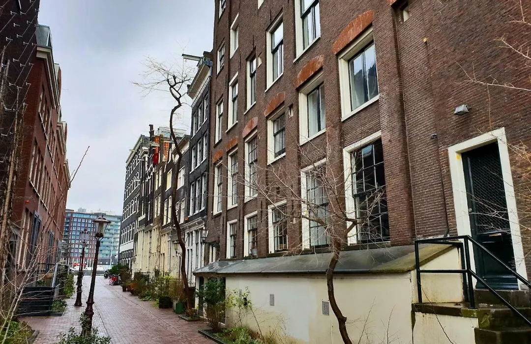 Houseboat Amsterdam - Room With A View-1