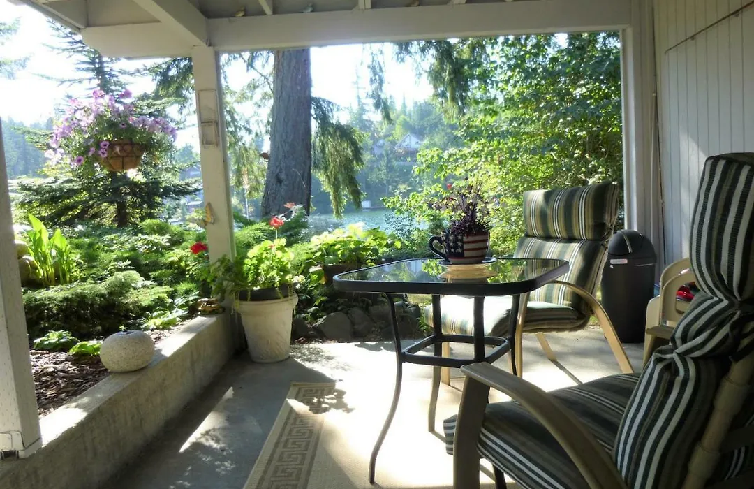 Linda'S By The Lake-1
