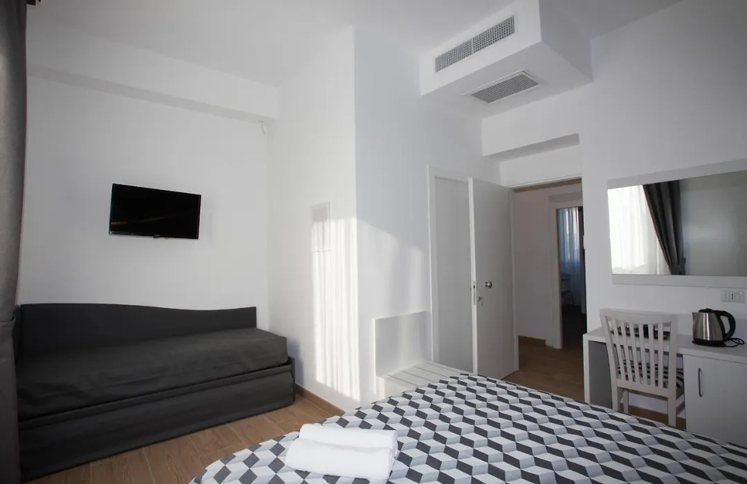 Guesthouse Porto Di Roma-1