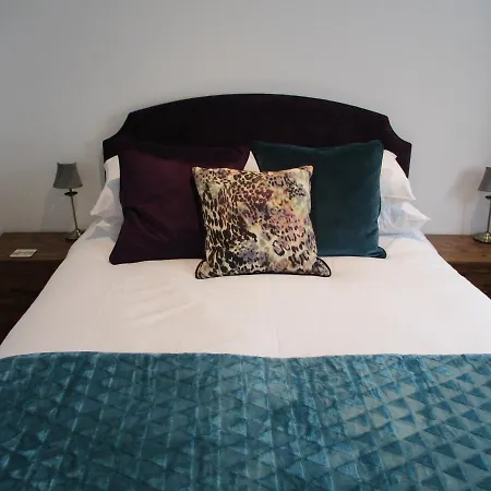 The Blackbird House, Apartments And Studios-2