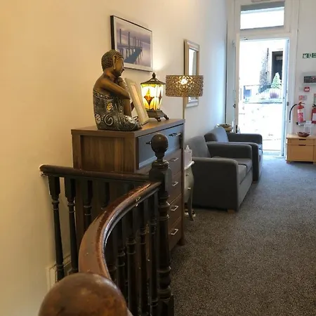 Renfrew Rooms At City Centre-3