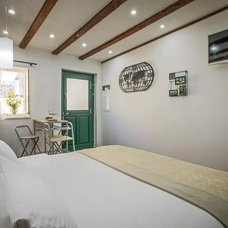 Theatre Luxury Rooms-3