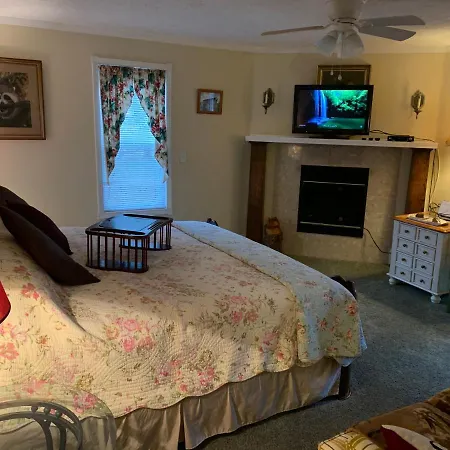 Emerald Necklace Inn Bed And Breakfast-2