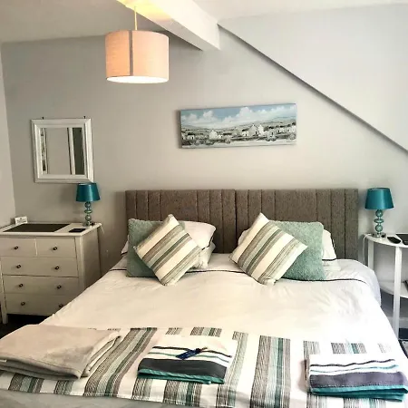Bridgeside Guest House-3