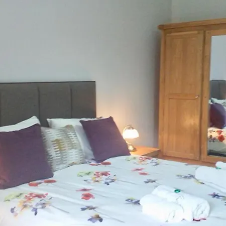 Cae Garw Guest House-3