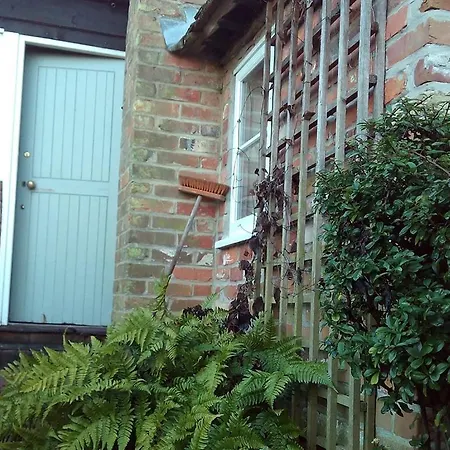 Field Farm Cottage B&B-3