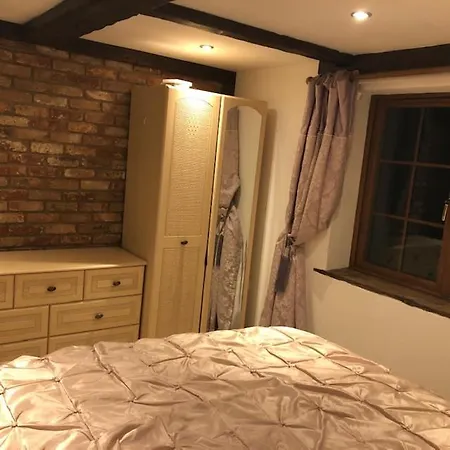 Oak Cottage-2