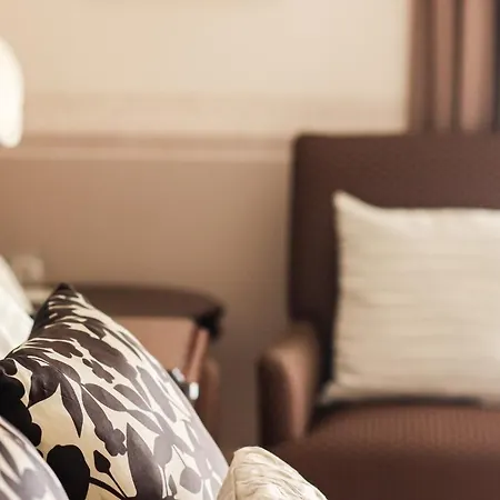 Plumes Boutique Bed & Breakfast-3
