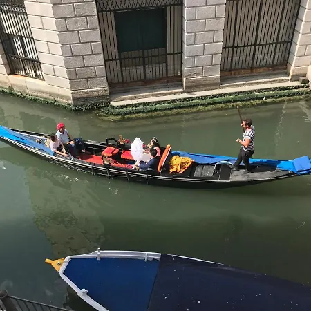 B&B Al Teatro With Canal View-2