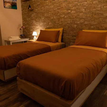 Tizzy Apartment&Rooms-2