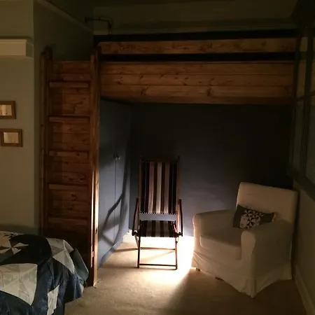 Lyonesse Guest House-2