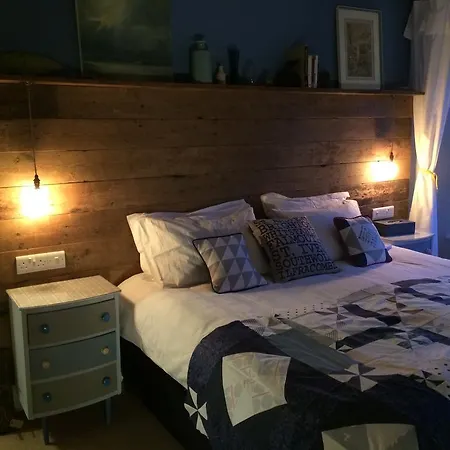 Lyonesse Guest House-3