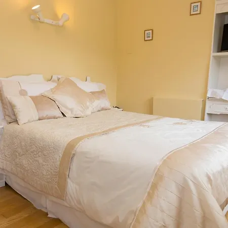 Cois Li Accommodation-3
