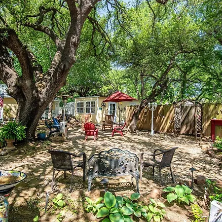 Pomegranate House & Cottages B&B-3