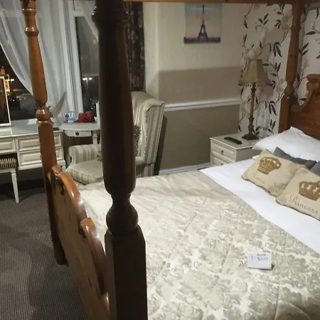 Benson Hotel - Small Families & Couples Only-3