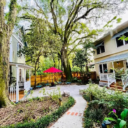 Grady House Bed & Breakfast-2