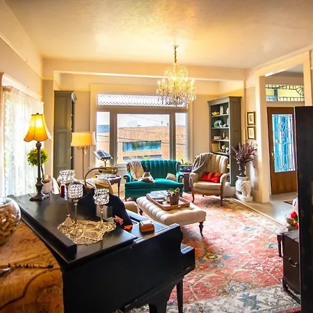Clementine'S Guest House & Vacation Rentals-3