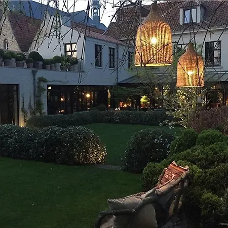 Maison Fred Luxury Suites-3