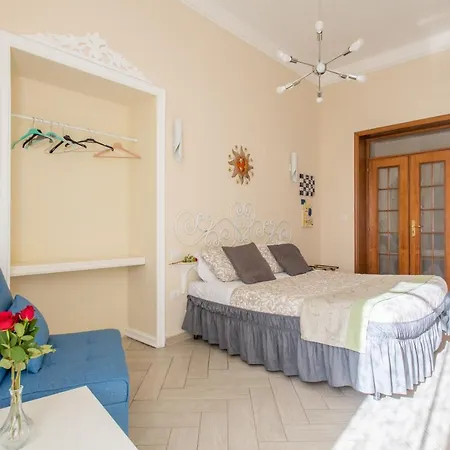 Residence Appartamenti Santa Teresa a Chiaia-3