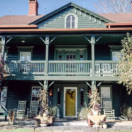 Fox & Bear Lodge-2