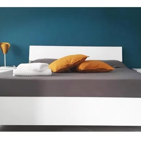 A Due Passi dal Mare B&B-3