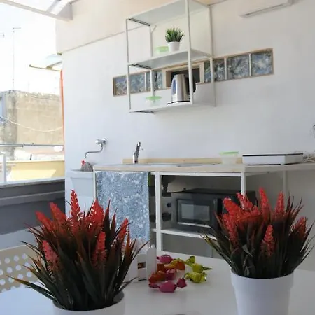 Aura B&B-2