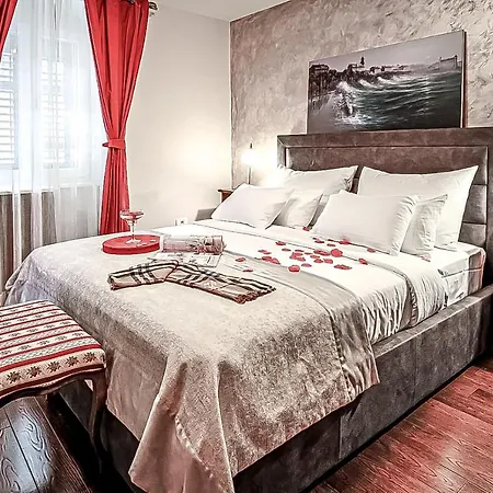 Theatre Luxury Rooms-2