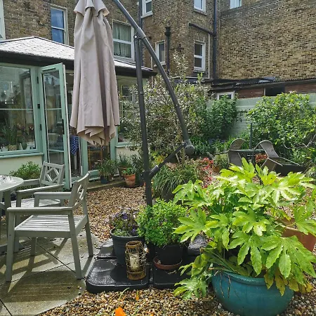 Rosslyn Court-3