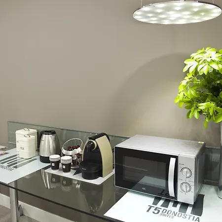 Pensión T5 Donostia Suites-2