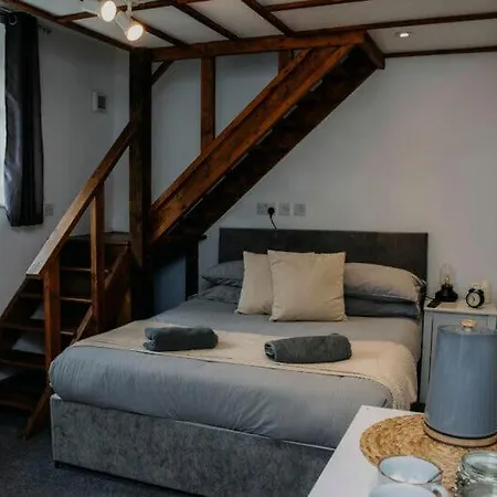 Hursley Rooms - The Dolphin-3