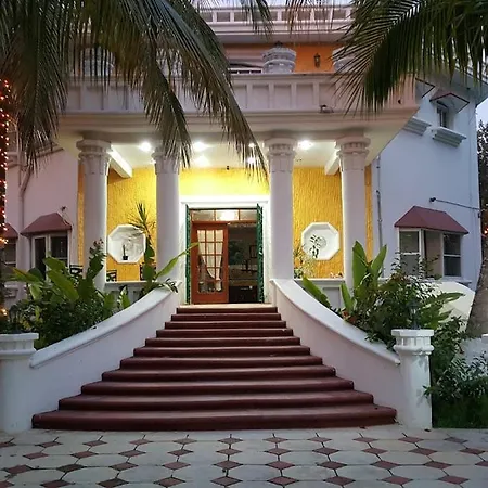 Mansion Giahn Bed & Breakfast-3