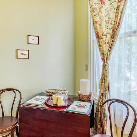Yellow Rose Bed & Breakfast-2