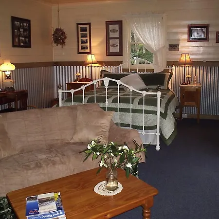 Springbank Bed & Breakfast Retreat-3