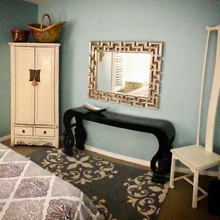 Grey Gardens Hamilton Instant Hotel & Guest House-2