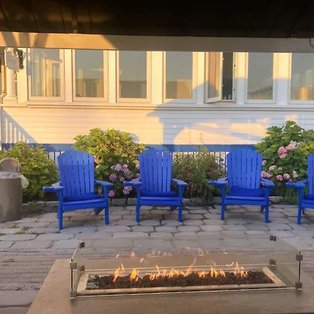 By The Sea Guests Bed & Breakfast And Suites-3