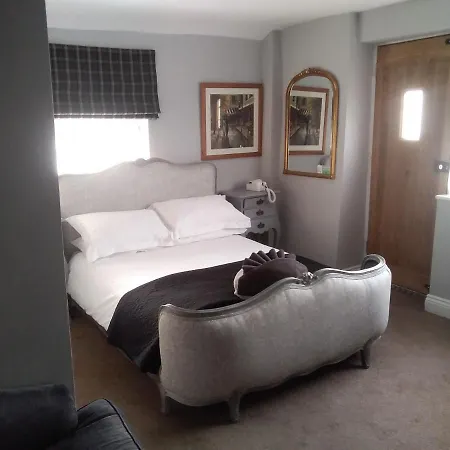 Holly Tree B&B-2