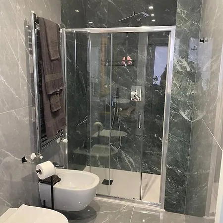 Aurora Luxury Rooms Affittacamere-3