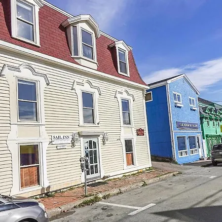 Sail Inn Lunenburg-2