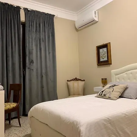 Anna Rooms-2