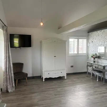 The Crown Lodges-2