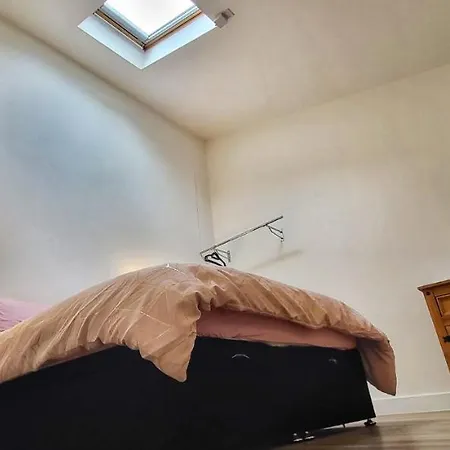 Deepcut Lodge Bed & Breakfast Self Service-2