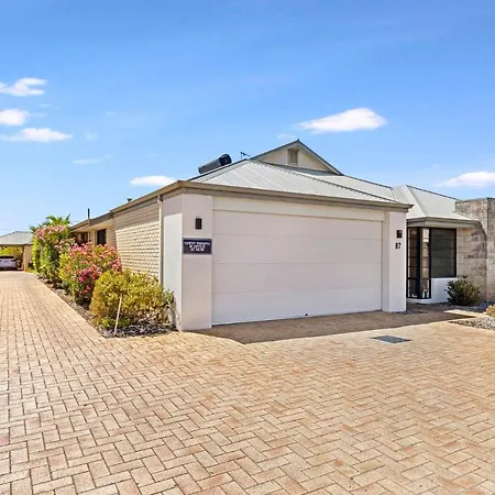 Baudins Of Busselton Bed And Breakfast - Adults Only-3