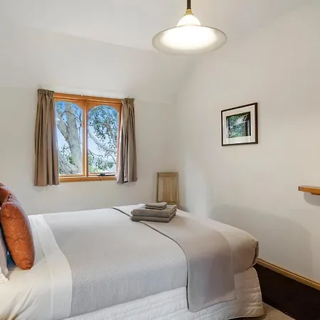 Wine Loft - Cosy Country Retreat With Ocean Views-3