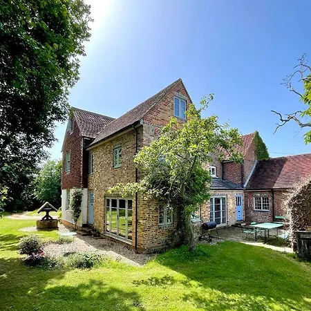 Starnash Farmhouse Holiday Home-2