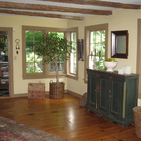 B&B On Seven Acres With Private Bed & Bath-2