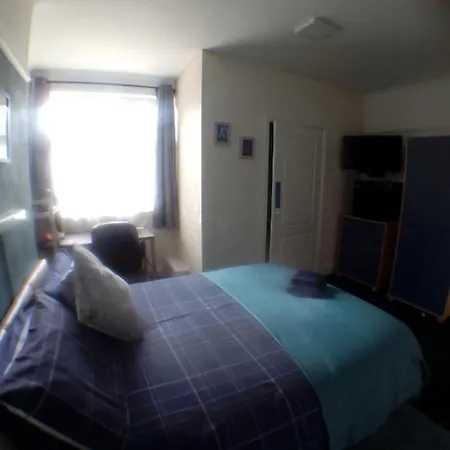 Snowdon House Single Rooms For Fully Independent Solo Travellers-3